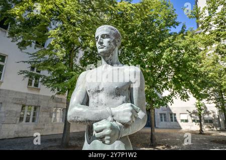 Statue von Richard Scheibe, Bundesministerium der Verteidigung, Bendlerblock, Gedenkstätte Deutscher Widerstand, Stauffenbergstraße, Tiergarten, Mitte, Berli Stockfoto