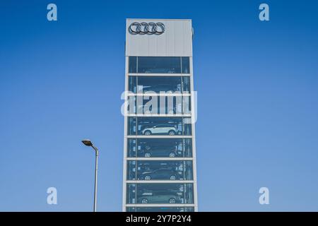 Autoturm, Audi Center, Rudower Chaussee, Adlershof, Treptow-Köpenick, Berlin, Deutschland, Autoturm, Audi Zentrum, Deutschland Stockfoto