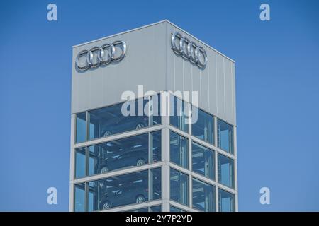 Autoturm, Audi Center, Rudower Chaussee, Adlershof, Treptow-Köpenick, Berlin, Deutschland, Autoturm, Audi Zentrum, Deutschland Stockfoto