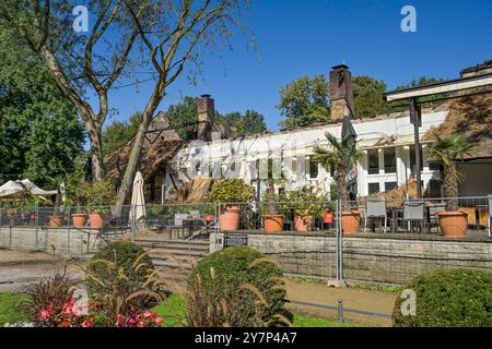 Ruine, ausgebranntes Teehaus, Englischer Garten, Park, großer Tiergarten, Tiergarten, Mitte, Berlin, Deutschland, Ruine, ausgebranntes Teehaus, englischer Garte Stockfoto