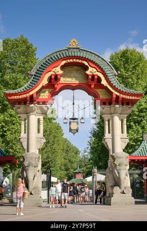 Elefantentor, Zoologischer Garten, Budapester Straße, Tiergarten, Mitte, Berlin, Deutschland, Elefantenentor, Zoologischer Garten, Budapester Straße, Deutsch Stockfoto