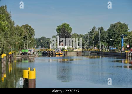 Schleuse Plötzensee, Schifffahrtskanal Berlin Spandau, Saatwinkler Damm, Charlottenburg-Wilmersdorf, Berlin, Deutschland, Schleuse Plötzensee, Be Stockfoto