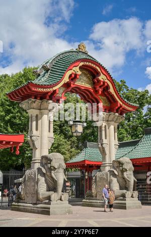 Elefantentor, Zoologischer Garten, Budapester Straße, Tiergarten, Mitte, Berlin, Deutschland, Elefantenentor, Zoologischer Garten, Budapester Straße, Deutsch Stockfoto