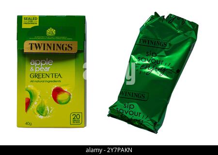 Box von Twinings Apfel & Birne grüner Tee alle natürlichen Bestandteile Teebeutel Teebeutel auf weißem Hintergrund Stockfoto