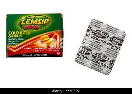 Packung Lemsip Max Cold & Grippe Kapseln mit Blisterpackung isoliert auf weiß entfernt - für Fieber, Kopfschmerzen, verstopfte Nase, Körperschmerzen, Halsschmerzen Stockfoto