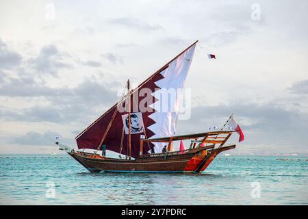 Dhow Holzboot. Traditionelles arabisches Fischerleben Katara traditionelles Dhow Festival Doha Katar Stockfoto