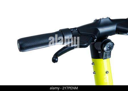 Neuer gelber Elektroroller isoliert auf weiß. Cityfahrrad des Mietsystems Stockfoto