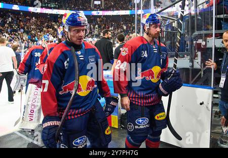 Emil Johansson, EHC RB MUC 57 Jonathan Blum, EHC RB MUC 24 im Freundschaftsspiel der Global Series Challenge EHC RB MUENCHEN - BUFFALO SABRES 0-5 im SAP Garden in München, 27. September 2024. Staffel 2024/2025, Spieltag x, Fotograf: ddp Images / STAR-Images Stockfoto