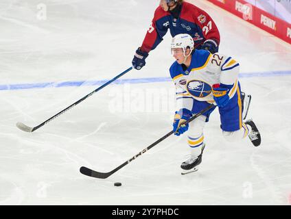 Jack Quinn, Buffalo Sabres 22 im Freundschaftsspiel der Global Series Challenge EHC RB MUENCHEN - BUFFALO SABRES 0-5 im SAP Garden in München, 27. September 2024. Saison 2024/2025, Spieltag x, Fotograf: Peter Schatz Stockfoto