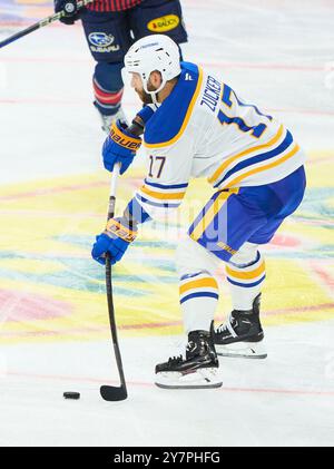 Jason Zucker, Buffalo Sabres 17 im Freundschaftsspiel der Global Series Challenge EHC RB MUENCHEN - BUFFALO SABRES 0-5 im SAP Garden in München, 27. September 2024. Saison 2024/2025, Spieltag x, Fotograf: Peter Schatz Stockfoto