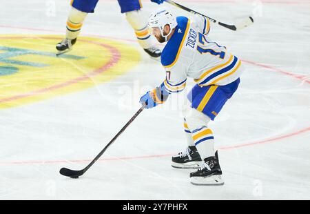 Jason Zucker, Buffalo Sabres 17 im Freundschaftsspiel der Global Series Challenge EHC RB MUENCHEN - BUFFALO SABRES 0-5 im SAP Garden in München, 27. September 2024. Saison 2024/2025, Spieltag x, Fotograf: Peter Schatz Stockfoto