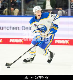 Jack Quinn, Buffalo Sabres 22 im Freundschaftsspiel der Global Series Challenge EHC RB MUENCHEN - BUFFALO SABRES 0-5 im SAP Garden in München, 27. September 2024. Saison 2024/2025, Spieltag x, Fotograf: Peter Schatz Stockfoto