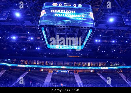 SAP Gartenanzeiger, Bildschirm, Screenboard, Digital, LED, Anzeige, Monitor, Endergebnis, anzeigetafel, Endergebnis, Ergebnis, Anzeige, im Freundschaftsspiel der Global Series Challenge EHC RB MÜNCHEN - BUFFALO SABRES 0-5 im SAP Garden in München, 27. September 2024. Staffel 2024/2025, Spieltag x, Fotograf: ddp Images / STAR-Images Stockfoto