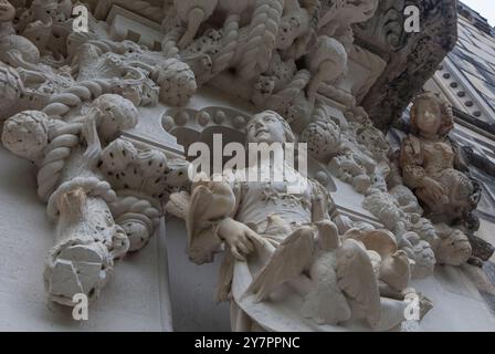 Sintra, Portugal, 8. August 2024: Quinta da Regaleira, eine der wichtigsten Touristenattraktionen von Sintra. Palast Stockfoto