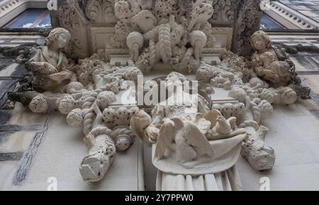 Sintra, Portugal, 8. August 2024: Quinta da Regaleira, eine der wichtigsten Touristenattraktionen von Sintra. Palast Stockfoto