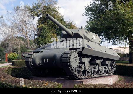 Ein amerikanischer Panzerzerstörer M10, ausgestellt auf dem Gelände des Memorial Museum of the Battle of Normandie, Bayeux, Frankreich Stockfoto