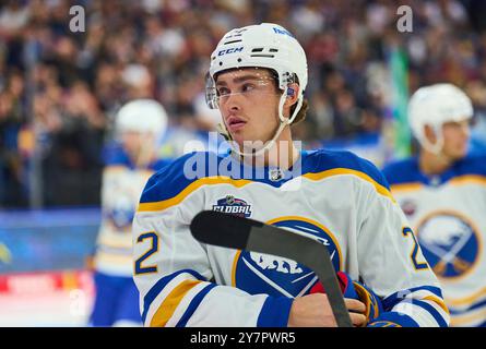 München, Deutschland. September 2024. Jack Quinn, Buffalo Sabres 22 im Freundschaftsspiel der Global Series Challenge EHC RB MUENCHEN - BUFFALO SABRES 0-5 im SAP Garden in München, 27. September 2024. Saison 2024/2025, Spieltag x, Fotograf: ddp Images/STAR-Images Credit: ddp Media GmbH/Alamy Live News Stockfoto