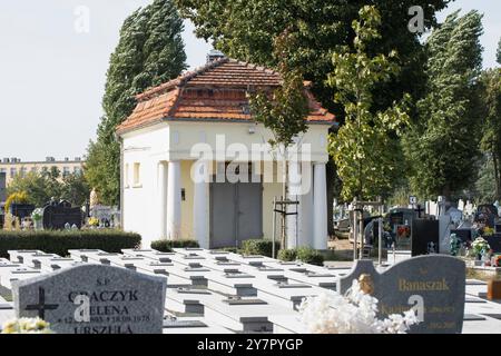 Gniezno, Polen - Pfarrfriedhof der Heiligen Dreifaltigkeit in Gniezno Stockfoto