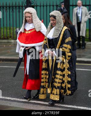 London, Großbritannien. Oktober 2024. Richter verlassen die Westminster Abbey-Dienststelle für den Beginn des neuen Rechtsjahres, geleitet vom Lord Chief Justice und dem Lord Chancellor, dargestellt Lady Chief Justice Dame Sue Carr und Shabana Mahmood, Lord Chancellor, Credit: Ian Davidson/Alamy Live News Stockfoto