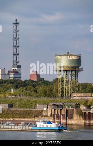 Der Rheinpark in Duisburg-Hochfeld, ehemaliges Industriegelände, Stahlindustrie, 60 Ha, groß, mit 1,4 KM von Uferpromenade, Gastronomie, Skaterpark, viel Wiesen, Wald Spielplätze, Stadtstrand, am Rhein, Strukturwandel, Duisburg NRW, Deutschland, Rheinpark Duisburg *** der Rheinpark Duisburg Hochfeld, ehemaliger Industriestandort, Stahlindustrie, 60 ha, groß, mit 1,4 km Uferpromenade, Gastronomie, Skatepark, vielen Wiesen, Wald, Spielplätze, Stadtstrand, am Rhein, baulicher Wandel, Duisburg NRW, Deutschland, Rheinpark Duisburg Stockfoto