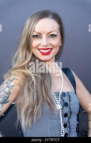 Burbank, USA. 30. September 2024. Der Musiker Suzi Rawn nimmt an der offiziellen Grand Opening Celebration von SATARA Wellness im SATARA-House of Mystical Wellness, Los Angeles, CA, 30. September 2024 Teil Credit: Eugene Powers/Alamy Live News Stockfoto