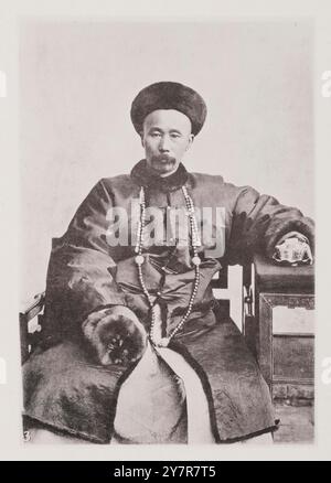 Ein Vintage-Foto von Li Hongzhang, Generalgouverneur von Pei-Chih-Li (Zhili) Li Hongzhang, Marquess Suyi (1823–1901) war ein chinesischer Staatsmann, General und Diplomat der späten Qing-Dynastie. Er besiegte mehrere große Rebellionen und diente in wichtigen Positionen am kaiserlichen Hof von Qing, darunter dem Vizekönig von Zhili, Huguang und Liangguang. Stockfoto