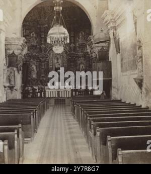 Vintage-Fotografie des Innenraums der San Xavier Mission, der ältesten in den Vereinigten Staaten, in der Nähe von Tucson, Arizona, USA 1872 (von William Bell, 1830-1910, Fotograf) Stockfoto