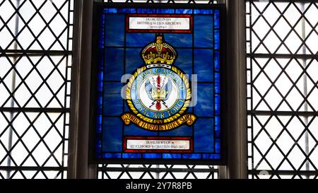 Buntglasfenster für die Luftbesatzungen der Royal Air Force RAF Bomber Command. Great Yarmouth Minster, die größte Pfarrkirche Englands. Neu Aufgebaut Stockfoto