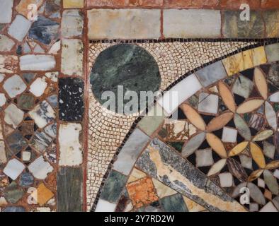 Byzantinischer Mosaikboden aus dem 12. Jahrhundert, Basilika der Heiligen Maria und Donato, Murano, Venedig Stockfoto