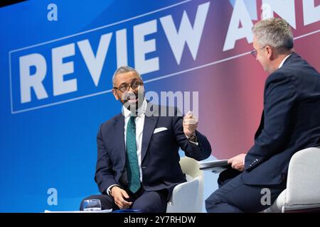 Birmingham, Großbritannien. Oktober 2024. James spricht geschickt mit der Haupthalle. Tag 3. Konservative Konferenz 2024 Bild: Garyroberts/worldwidefeatures.com Quelle: GaryRobertsphotography/Alamy Live News Stockfoto