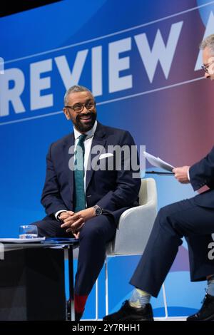 Birmingham, Großbritannien. Oktober 2024. James spricht geschickt mit der Haupthalle. Tag 3. Konservative Konferenz 2024 Bild: Garyroberts/worldwidefeatures.com Quelle: GaryRobertsphotography/Alamy Live News Stockfoto