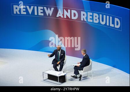 Birmingham, Großbritannien. Oktober 2024. James spricht geschickt mit der Haupthalle. Tag 3. Konservative Konferenz 2024 Bild: Garyroberts/worldwidefeatures.com Quelle: GaryRobertsphotography/Alamy Live News Stockfoto