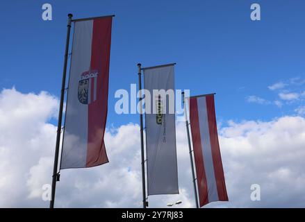 01.10.2024, Linz, AUT, unterwegs in Oberösterreich, Symbolbild, Themenbild, Verschiedene Themenbilder, Stadtreportage, ÖVP, Landeszentrale, Oberösterreich, im Bild Außenansicht, ÖVP Landeszentrale, Heinrich Gleißner Haus in Linz, Oberösterreich, *** 01 10 2024, Linz, AUT, auf der Straße in Oberösterreich, Symbolbild, Themenbild, verschiedene Themenbilder, Stadtreportage, ÖVP, Landeshauptsitz, Oberösterreich, im Bild Außenansicht, ÖVP Landeshauptsitz, Heinrich Gleißner Haus in Linz, Oberösterreich, Stockfoto