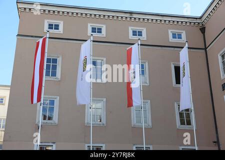 01.10.2024, Linz, AUT, unterwegs in Oberösterreich, Symbolbild, Themenbild, Verschiedene Themenbilder, Stadtreportage, ÖVP, Landeszentrale, Oberösterreich, im Bild Außenansicht, ÖVP Landeszentrale, Heinrich Gleißner Haus in Linz, Oberösterreich, *** 01 10 2024, Linz, AUT, auf der Straße in Oberösterreich, Symbolbild, Themenbild, verschiedene Themenbilder, Stadtreportage, ÖVP, Landeshauptsitz, Oberösterreich, im Bild Außenansicht, ÖVP Landeshauptsitz, Heinrich Gleißner Haus in Linz, Oberösterreich, Stockfoto