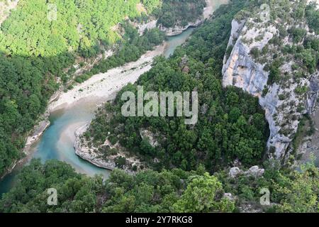 Riverbend oder Meander im Verdon River und Schlucht mit den Mescla Cliffs von Balcon de la Mescla Gorges du Verdon Provence Frankreich Stockfoto