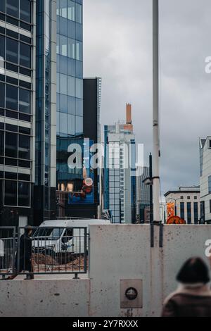 Moderne Gebäude im Zentrum von Tallinn, Estland an bewölkten Tagen Stockfoto