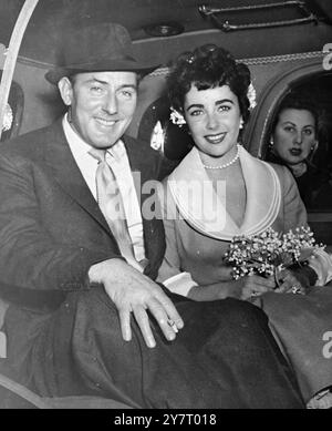 Elizabeth Taylor heiratet Michael Wilding in Caxton Hall, London, England - 21. Februar 1952 Stockfoto