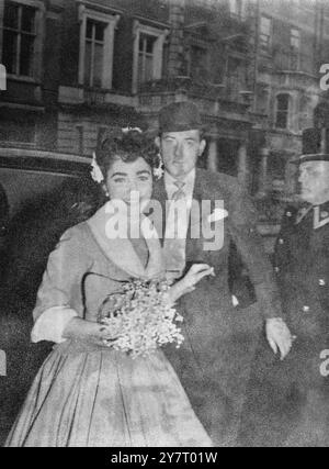 Elizabeth Taylor heiratet Michael Wilding in Caxton Hall, London, England - 21. Februar 1952 Stockfoto