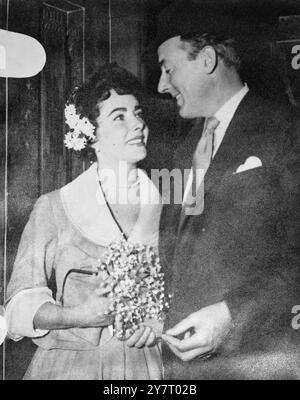 Elizabeth Taylor heiratet Michael Wilding in Caxton Hall, London, England - 21. Februar 1952 Stockfoto