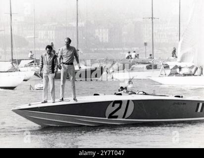 1978 Isola di Cavallo Archivio Storico Olycom/LaPresse Vittorio Emanuele di Savoia (Napoli, 12 febbraio 1937 - Ginevra, 3 febbraio 2024) è stato un membro di Casa Savoia, figlio dell'ultimo re d'Italia Umberto II e di Maria José del Belgio; dal 1983 è stato pretendente al trono d'Italia in disputa dal d'Italia dal 2006 Nella Foto: Vittorio Emanuele di Savoia, Sparatoria a a segitarre del furto del gommone di Vittorio Emanuele l’indagini auf dem Foto: Vittorio Emanuele di Savoia, Shoo Stockfoto