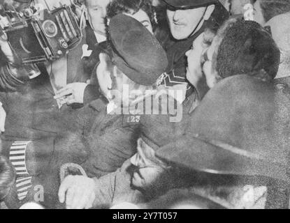 Elizabeth Taylor heiratet Michael Wilding in Caxton Hall, London, England - 21. Februar 1952 Stockfoto