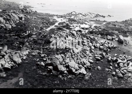 1978 Isola di Cavallo Archivio Storico Olycom/LaPresse Vittorio Emanuele di Savoia (Napoli, 12 febbraio 1937 - Ginevra, 3 febbraio 2024) è stato un membro di Casa Savoia, figlio dell'ultimo re d'Italia Umberto II e di Maria José del Belgio; dal 1983 è stato pretendente al trono d'Italia in disputa dal d'Italia dal 2006 Nella Foto: Vittorio Emanuele di Savoia, Sparatoria a a segitarre del furto del gommone di Vittorio Emanuele l’indagini auf dem Foto: Vittorio Emanuele di Savoia, Shoo Stockfoto