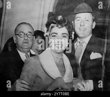 Elizabeth Taylor heiratet Michael Wilding in Caxton Hall, London, England - 21. Februar 1952 Stockfoto