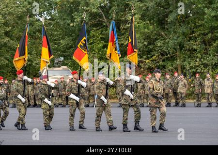 Volkach, Bayern, Deutschland - 1. Oktober 2024: Appell der Bundeswehr in der Mainfranken-Kaserne in Volkach zum Kommandowechsel der Logistikbataillone 461, 467, 471 und 472 unter dem Logistikregiment 4. Feierlichkeiten zur Veranstaltung *** Appel der Deutschen Bundeswehr in der Mainfranken-Kaserne in Volkach zum Unterstellungswechsel der Logistikbataillone 461, 467, 471 und 472 unter dem Logistikregiment 4. Feierlichtkeiten der Versanstaltung Stockfoto