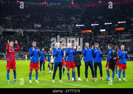 Viktoria Pilzen feierte nach dem Spiel der UEFA Europa League 2024/25 League Phase MD1 zwischen Eintracht Frankfurt und FC Viktoria Plzen am 26. September 2024 im Deutsche Bank Park in Frankfurt am Main. Defodi-747 WD1 5413 *** Viktoria Pilzen feiert am 26. September 2024 im Deutschen Bank Park am 26. September 2024 in Frankfurt am Main Defodi 747 WD1 5413 Defodi-747 Stockfoto