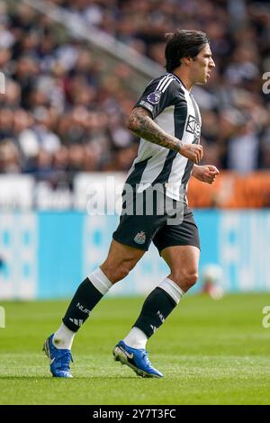 Newcastle, Großbritannien. September 2024. Newcastle United Mittelfeldspieler Sandro TONALi (8) während des Spiels Newcastle United FC gegen Manchester City FC English Premier League in St. James' Park, Newcastle, England, Vereinigtes Königreich am 28. September 2024 Credit: Every Second Media/Alamy Live News Stockfoto