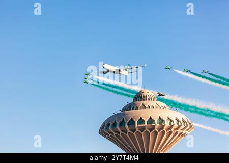 Air Force Excellence: Saudi Hawks glänzen auf der Corniche 94th National Day Air Show von Al Khobar, Stadt: Al Khobar, Saudi-Arabien.27. September 2024. Stockfoto