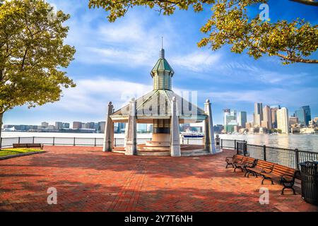 Piers Park in East Boston mit Blick auf das Wasser von Massachusetts, USA Stockfoto