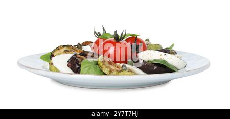 Leckerer Salat mit gegrilltem Gemüse und Mozzarella, isoliert auf weiß Stockfoto