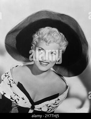 Columbia Pictures Star Judy Holliday in einem Laufradstroh-Hat5 Januar 1951 Stockfoto
